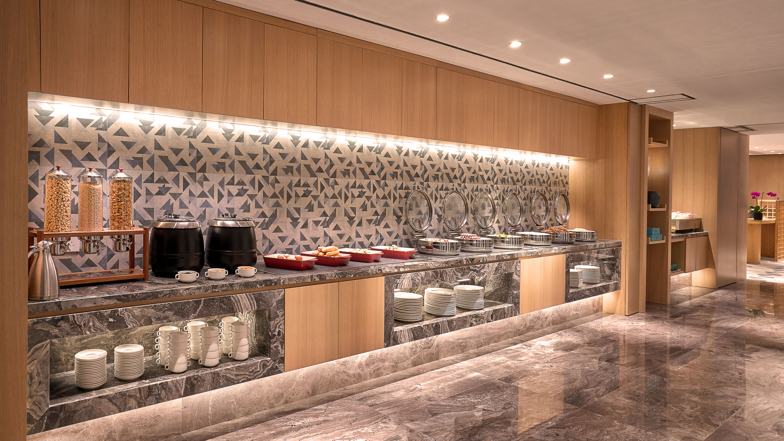 Relaxing Dining Retreat